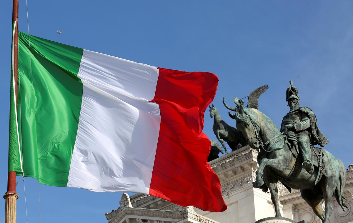 Italija zastava | "Želimo braniti proizvodnjo v Italiji," je pojasnil minister za notranje zadeve in predsednik Lige Matteo Salvini. Na ta način naj bi v Italiji ohranili tudi delovna mesta. | Foto Reuters