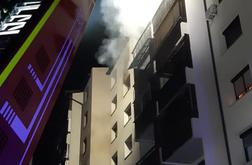 Po požaru za več sto tisoč evrov škode, ena oseba se bori za življenje