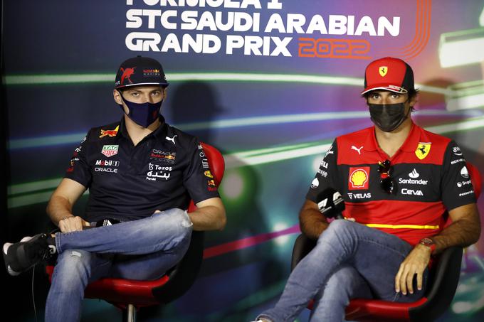 Verstappen in Sainz sta si na novinarski konferenci dovolila nekaj šale. | Foto: AP / Guliverimage