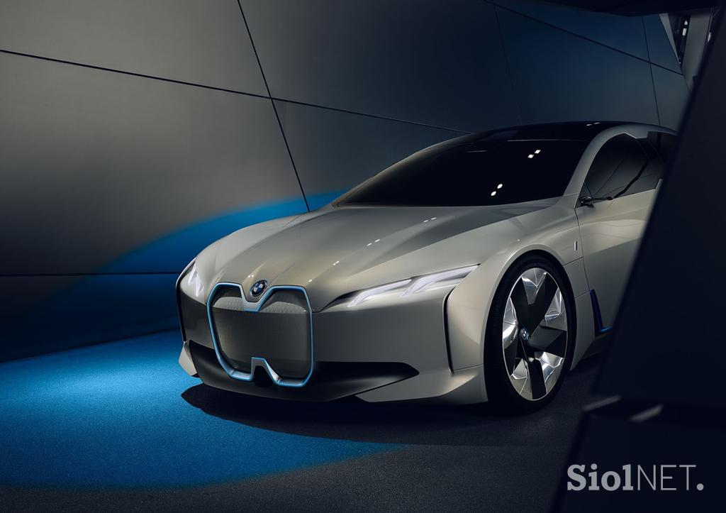 Mercedes-Benz EQA in BMW i Vision Dynamics