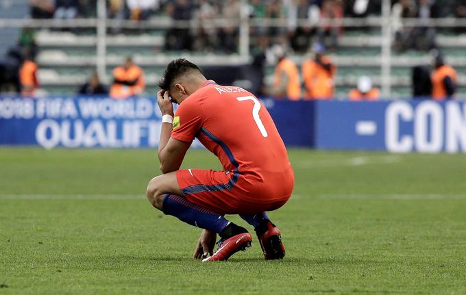 Čilenski zvezdnik Alexis Sanchez ne bo nastopil na največjem nogometnem tekmovanju. | Foto: Reuters