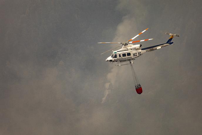 Tenerife, požar | Požar je na goratem severovzhodu otoka izbruhnil v torek in hitro prerasel v enega najhujših na Kanarskih otokih v zadnjih 40 letih. | Foto Reuters