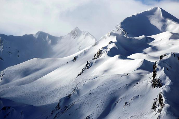 Francoske Alpe | Umrla delavca sta v francoskih Alpah poskušala izvesti nadzorovano sprožitev snežnega plazu. | Foto Reuters