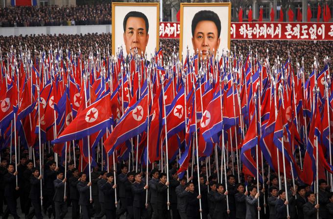 Severna Koreja je zelo ponosna na nekdanjega očeta in ustanovitelja Severne Koreje Kim Il-Sunga (vladal je od 1948 do 1994) ter njegovega sina Kim Džong-Ila (od 1994 do 2011). | Foto: Guliverimage
