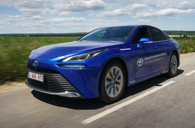 Pri Toyoti še naprej verjamejo v sobivanje različnih alternativnih pogonov. Še vedno prek miraia razvijajo tudi pogon gorivnih vodikovih celic. | Foto: Toyota