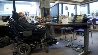 Stephen Hawking bojkotira Izrael