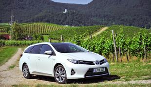 Toyota auris touring sports hybrid