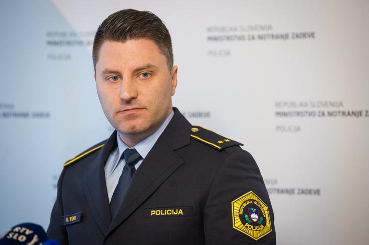 Kot je na današnji novinarski konferenci pojasnil pomočnik komandirja Policijske postaje Ljubljana Center Uroš Türk, so jih konec oktobra lani obvestili o osebi, ki je v specializirani prodajalni na območju Ljubljane kupila bonbone. Po njihovi zaužitvi pa je zaradi poslabšanja zdravstvenega stanja potreboval zdravniško pomoč. | Foto: Bor Slana/STA
