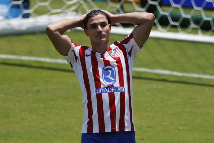 klubsko SP Atletico Madrid Julian Alvarez | Julian Alvarez je v prvem polčasu dvakrat padel v kazenskem prostoru in zahteval 11-metrovko. Ni je dobil. | Foto Reuters