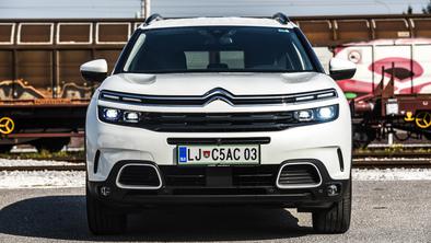 Bencin, dizel ali hibrid? Poraba goriva pove svoje.