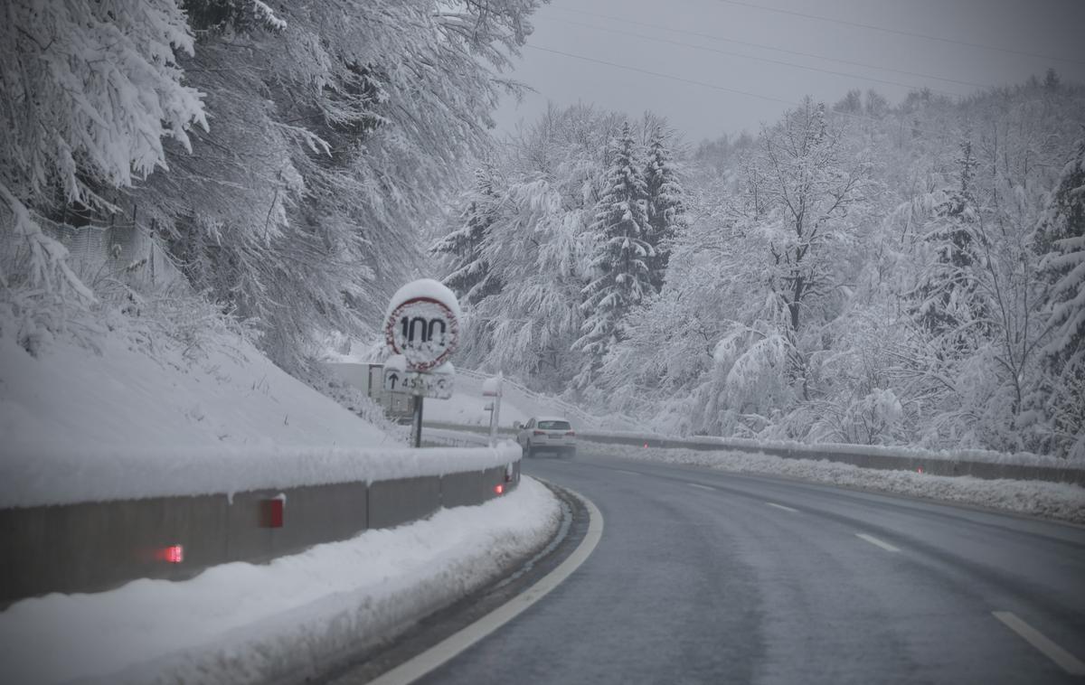 Sneg | Posledice snegoloma bodo odpravljali tudi danes. | Foto Ana Kovač