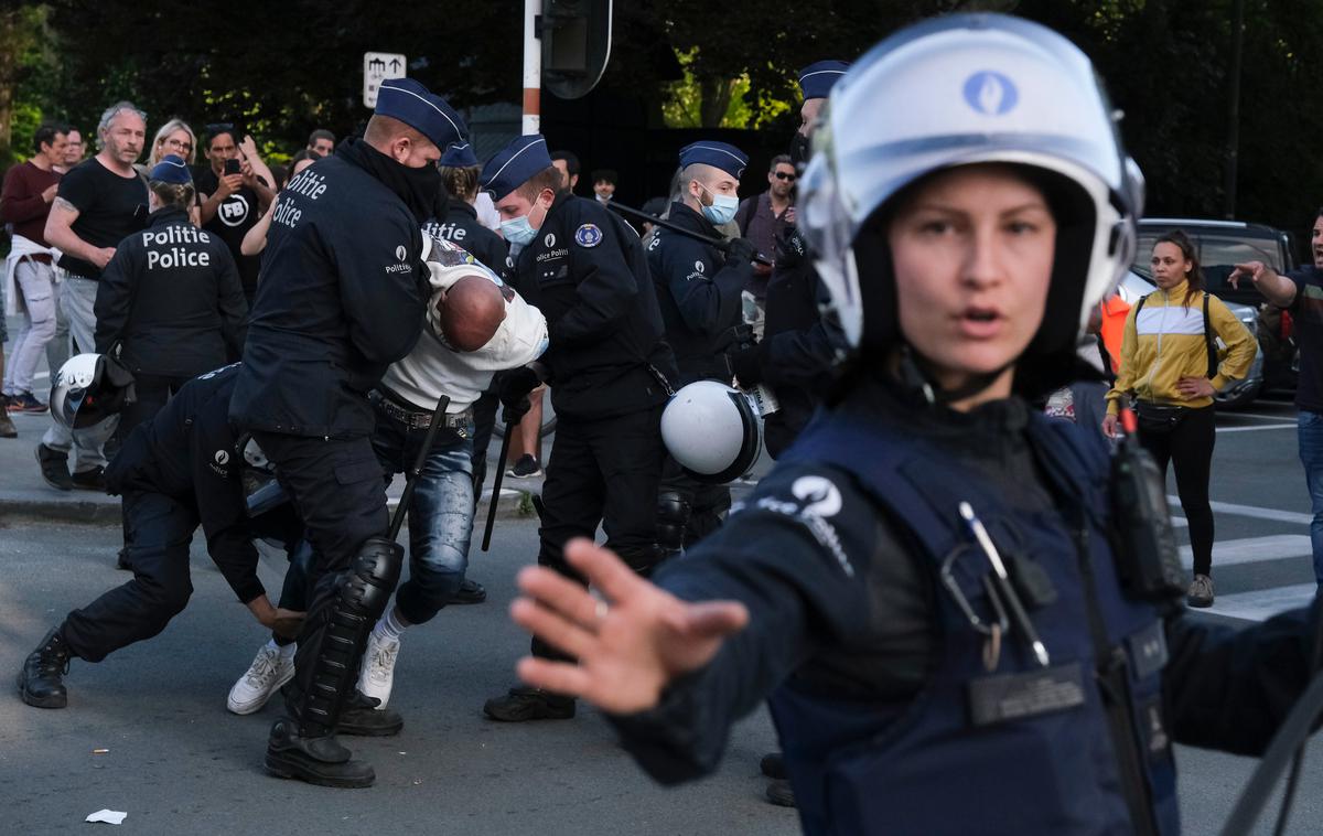 belgijska policija bruselj nasilje kriminal | Belgijska zvezna vlada kot eno ključnih rešitev predlaga združitev šestih policijskih enot v Bruslju v enotno službo, s čimer želi izboljšati učinkovitost delovanja policije.  | Foto Reuters