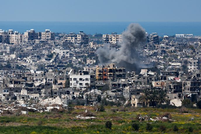 Gaza | Sprti strani se prek posrednikov že mesece pogovarjata o sklenitvi prekinitve ognja, ki bi vsaj začasno ustavila izraelsko ofenzivo v Gazi.  | Foto Reuters