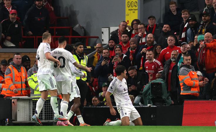 Harry Maguire je postal junak Manchester Uniteda. | Foto: Reuters