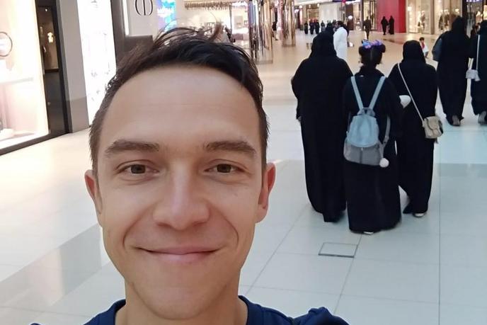 Klemen iz Savdske Arabije, kjer se življenje v času molitve ustavi