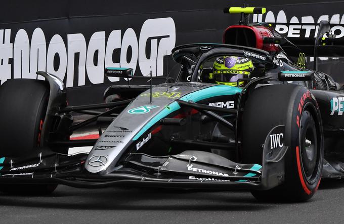 Prvi trening je presenetljivo dobil Lewis Hamilton. | Foto: Reuters