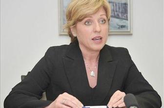 Kos zahteva znižanje plače Romani Tomc