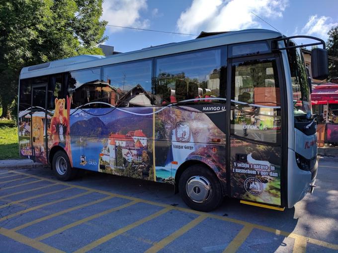 Turisti se bodo po Bledu in okolici tudi letos lahko vozili s shuttli. | Foto: 