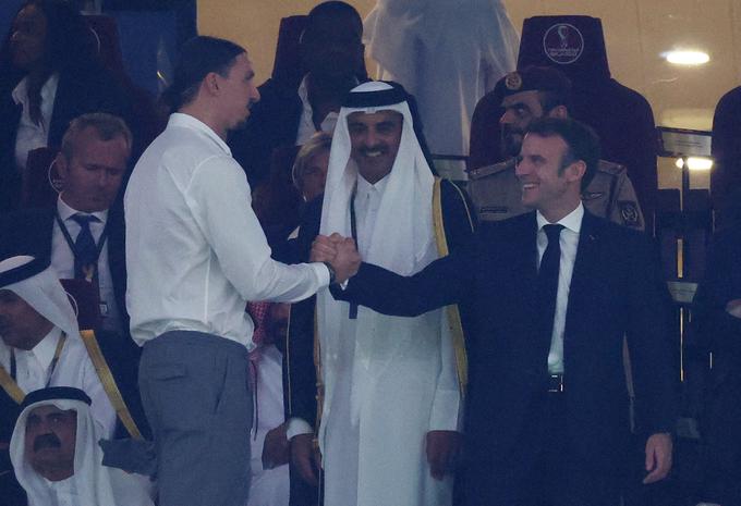 Finale je spremljal v živo tudi švedski nogometni zvezdnik Zlatan Ibrahimović. Tako je pozdravil francoskega predsednika Emmanuela Macrona. Šved je še pred polfinalnimi dvoboji suvereno trdil, da bo najboljši Messi. Njegova napoved se je uresničila. | Foto: Reuters