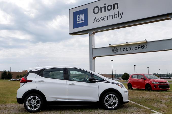 General Motors bo leto sklenil že s 167 prodanimi priključnimi avtomobili. Američani imajo zelo konkurenčen električni avto bolt, za katerega so letos prodajno mrežo razširili po večjem delu ZDA. Njegova evropska sestra je opel ampera-e. | Foto: General Motors