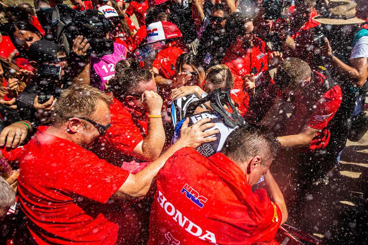 Na koncu druge vožnje je videl, koliko ljudi iz moštva je celotno sezono dihalo z njim. | Foto: Grega Valančič/Sportida
