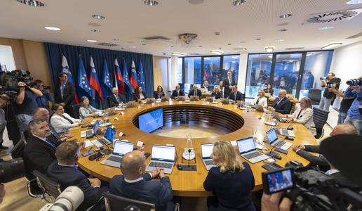 Kdo bo dobil največ iz proračuna? Objavljeni so novi razrezi ministrstev.