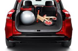 Znate pravilno napolniti prtljažnik, da prtljaga ne bo poletela po avtomobilu? (video)