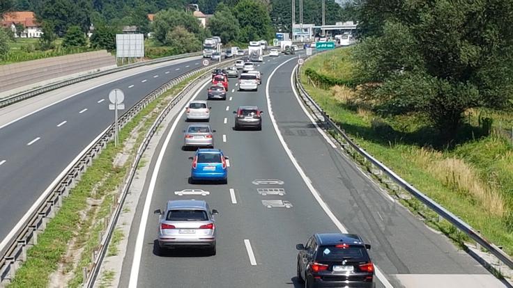 Bomo čez nekaj let (po potrebi) vozili tudi po zdajšnjem odstavnem pasu? | Foto: Gregor Pavšič