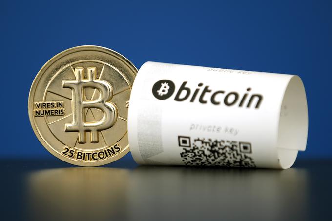 Primer papirnate hladne denarnice za kriptovaluto bitcoin. | Foto: Reuters