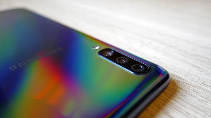 Samsung Galaxy A70 je med prvimi telefoni tega južnokorejskega proizvajalca, katerega razmerje stranic zaslona je 20:9. | Foto: Peter Susič