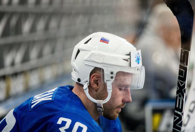 Če liga KHL v času OI res ne bo zaprla vrat, bi Slovenija lahko ostala brez štirih hokejistov. Tudi brez kapetana Jana Muršaka. | Foto: Vid Ponikvar