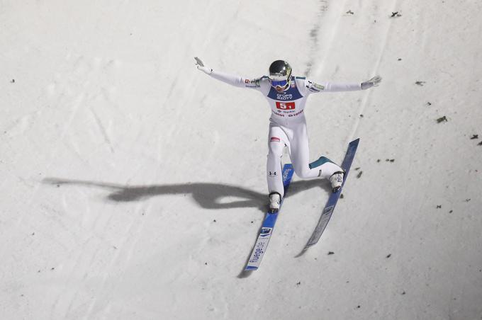 Timiju Zajcu je v drugi seriji ekipne tekme uspel odličen skok. | Foto: Reuters