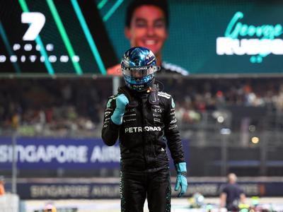 George Russell z dotikom ob zid na prvo štartno mesto