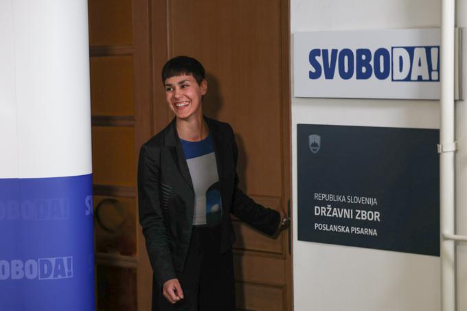 Sara Žibrat je povedala, da "vmesni rezultati kažejo, da je večina državljanov spregledala politično igro SDS in se ni udeležila referenduma".  | Foto: Bojan Puhek