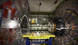 Veliki hadronski trkalnik posodobljen in znova v pogonu (video)