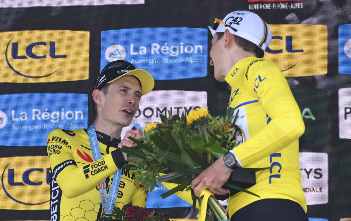 Jonas Vingegaard, Tadej Pogačar | Jonas Vingegaard je moral Tadeju Pogačarju letos že seči v roko in mu čestitati za zmago. Bo tako tudi konec julija po 112. TDF? | Foto Guliverimage