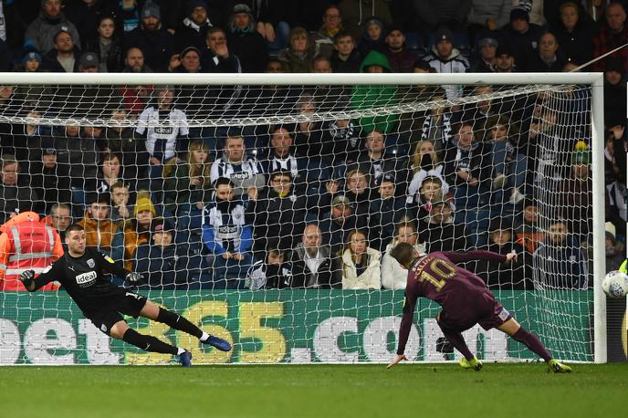 Bersant Celina | Nogometaš angleškega drugoligaša Swansea Cityja Bersant Celina si bo verjetno za vedno zapomnil poskus ponesrečene enajstmetrovke na gostovanju pri West Bromwichu.  | Foto Getty Images