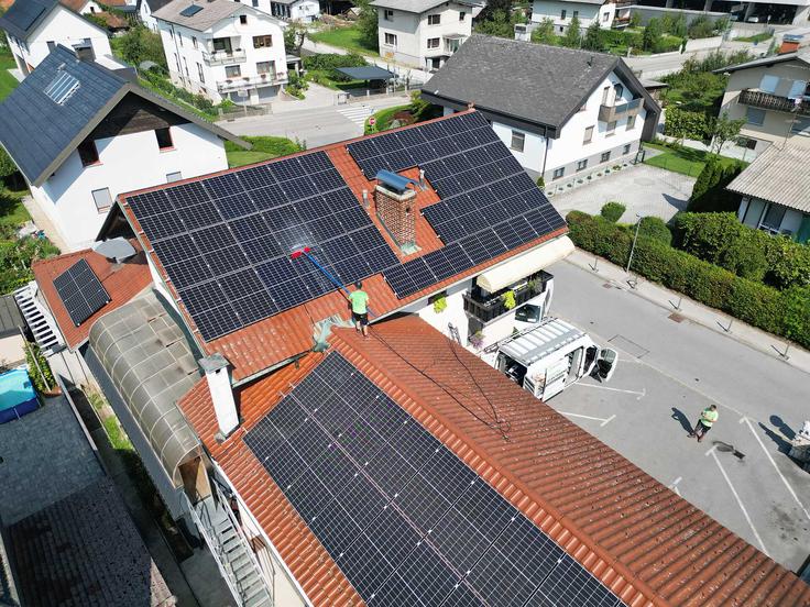 Erasol, čiščenje sončnih panelov, sončna elektrarna | Foto: Erasol