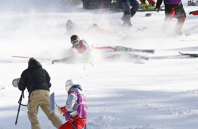 Kraljevska disciplina, moški smuk, bi morala biti na sporedu že v ponedeljek, a je bila zaradi premočnega vetra prestavljena na četrtek. | Foto: Reuters