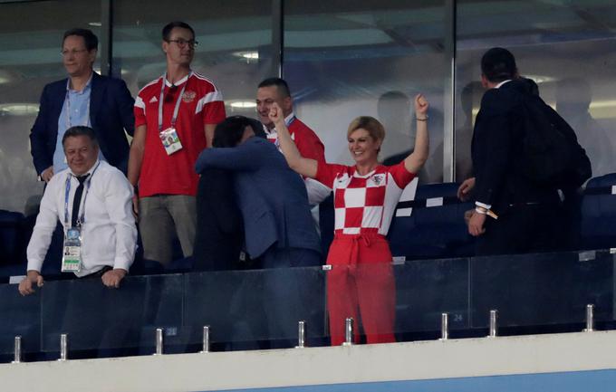 Preboj Hrvaške v polfinale je v Sočiju proslavila tudi predsednica Kolinda Grabar-Kitarović. | Foto: Reuters