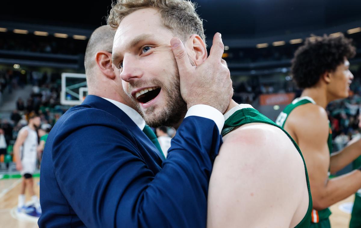 Cedevita Olimpija Jaka Blažič | Jaka Blažič je kljub poškodbi zapestja pomagal svoji ekipi. | Foto Aleš Fevžer