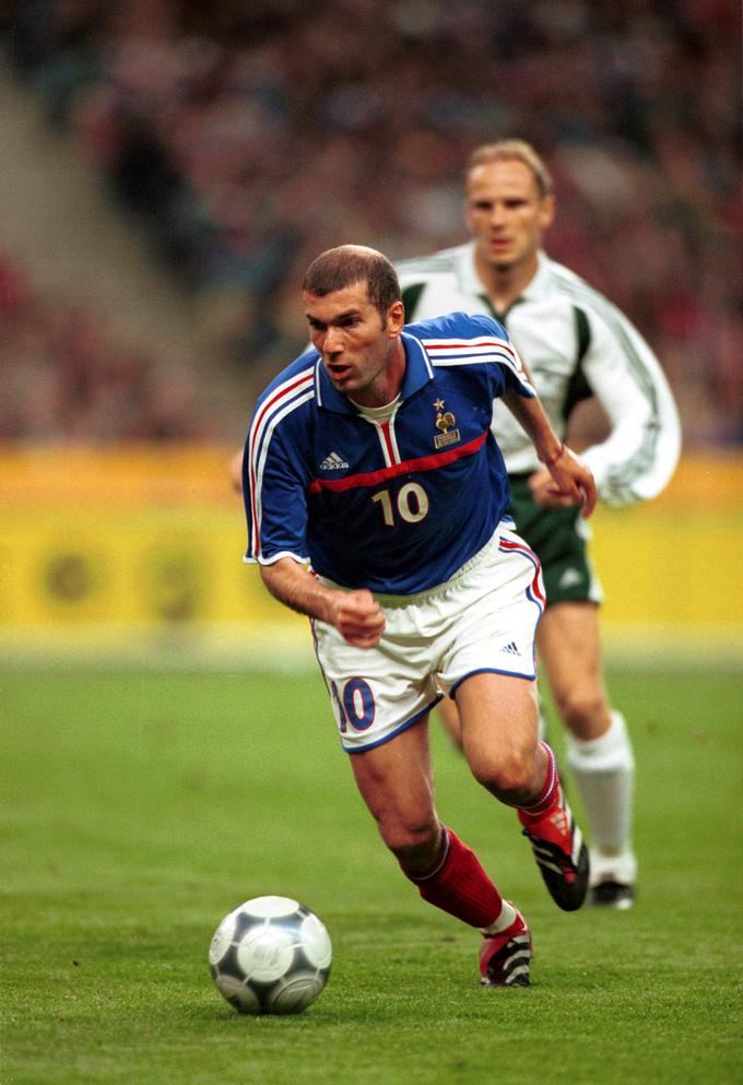 Zinedine Zidane je takrat spadal v skupino najboljših nogometašev na svetu. To je bil dvoboj dveh zvezdnikov "ZZ", saj je v slovenski izbrani vrsti izstopal Zlatko Zahović. | Foto: Guliverimage/Vladimir Fedorenko