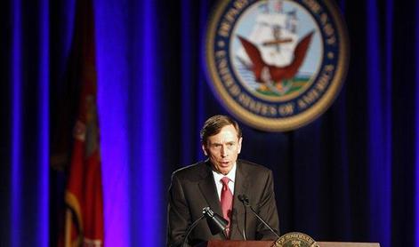 Nekdanji direktor Cie bo poučeval za en dolar