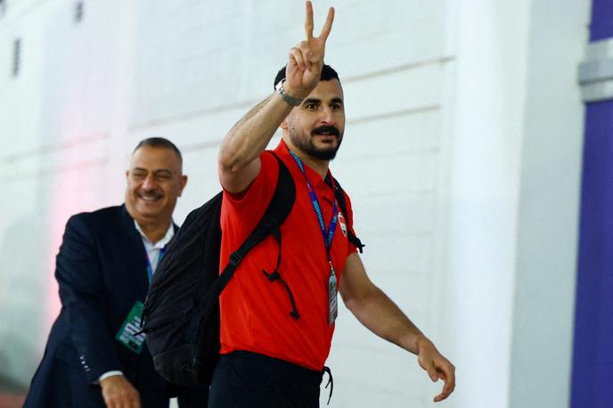 Aymen Hussein | Talisman Iračanov Aymen Hussein je bil ob prihodu v ZDA pridržan in zaslišan, po več urah pa so mu vendarle dovolili vstop v državo. Fotografu  reprezentance Iraka vstopa niso dovolili. | Foto Reuters