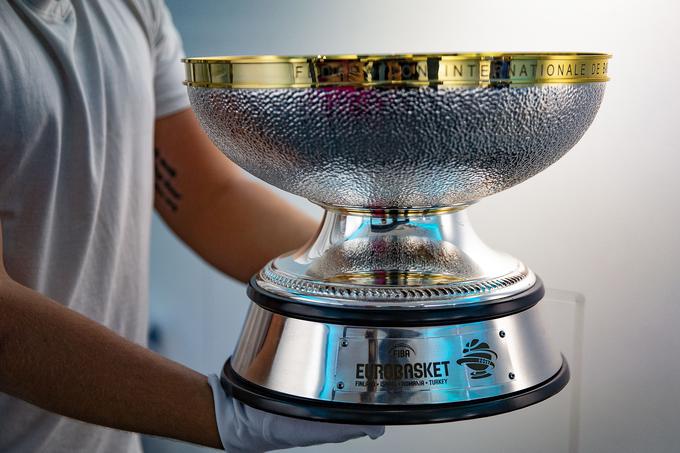 Pokal za zmago na EurobBasketu leta 2017 | Foto: Ana Kovač