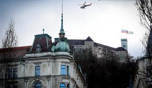 Na Grajskem griču v Ljubljani danes začetek sečnje s helikopterskim spravilom #video #foto