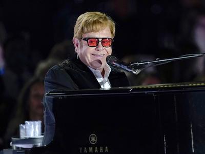 Elton John aprila z novim albumom Who Believes In Angels?