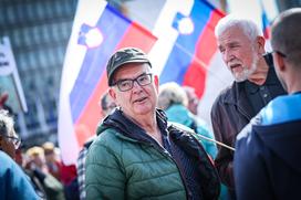 Protestni shod pred DZ-jem