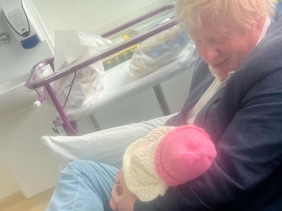 Bivši britanski premier Boris Johnson dobil devetega otroka