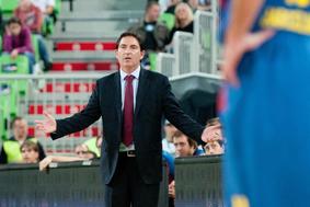 Gledat so ga prišli skavti iz lige NBA, a ga je trener pustil na klopi